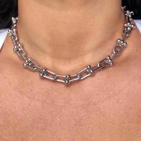 Hardware Bold Large Links U shaped Necklace - Picture 9 of 11